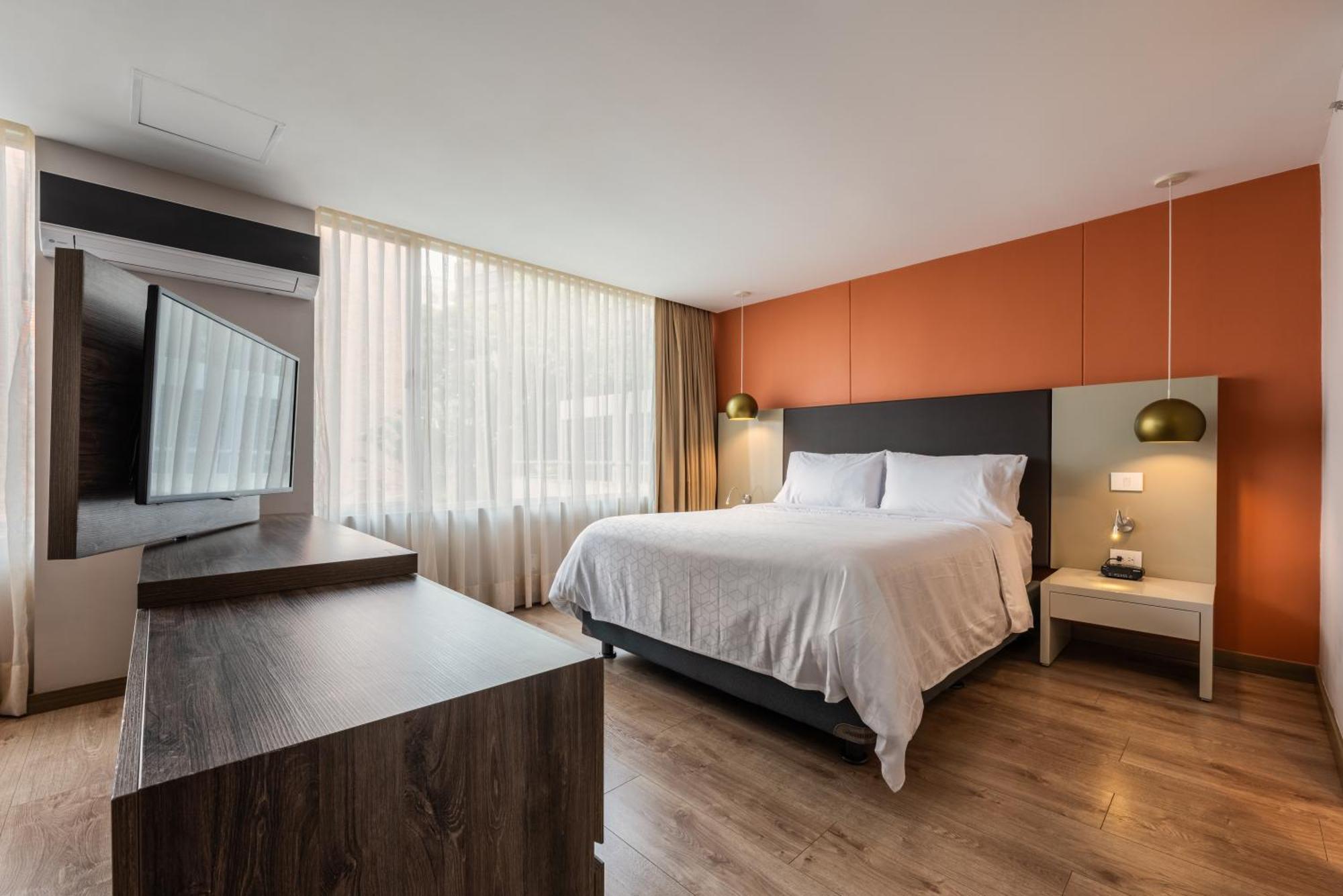 Hotel Holiday Inn Express & Suites Medellin By Ihg Exterior foto