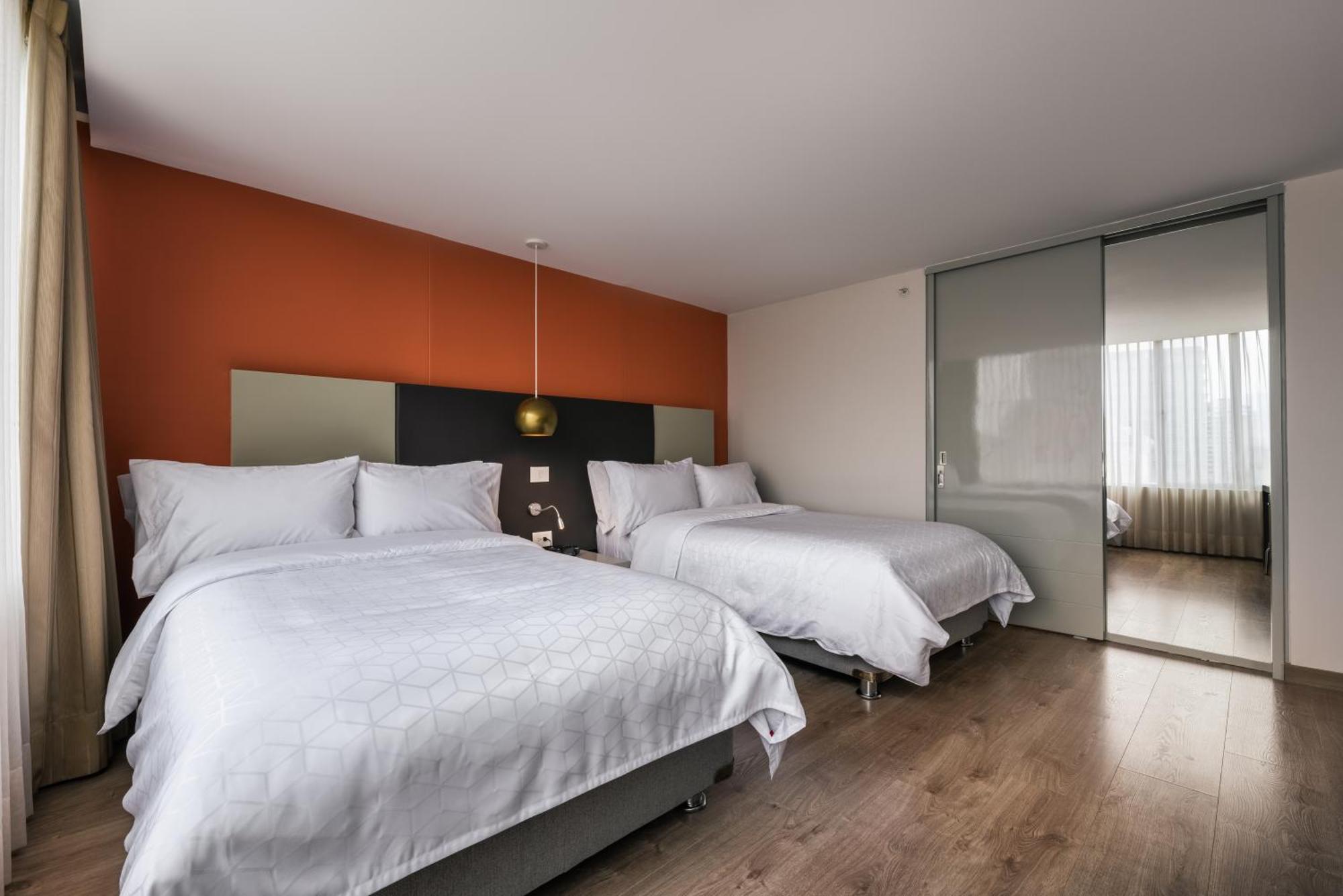 Hotel Holiday Inn Express & Suites Medellin By Ihg Exterior foto