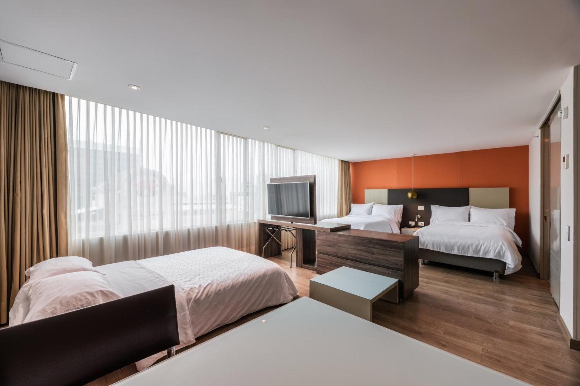 Hotel Holiday Inn Express & Suites Medellin By Ihg Exterior foto