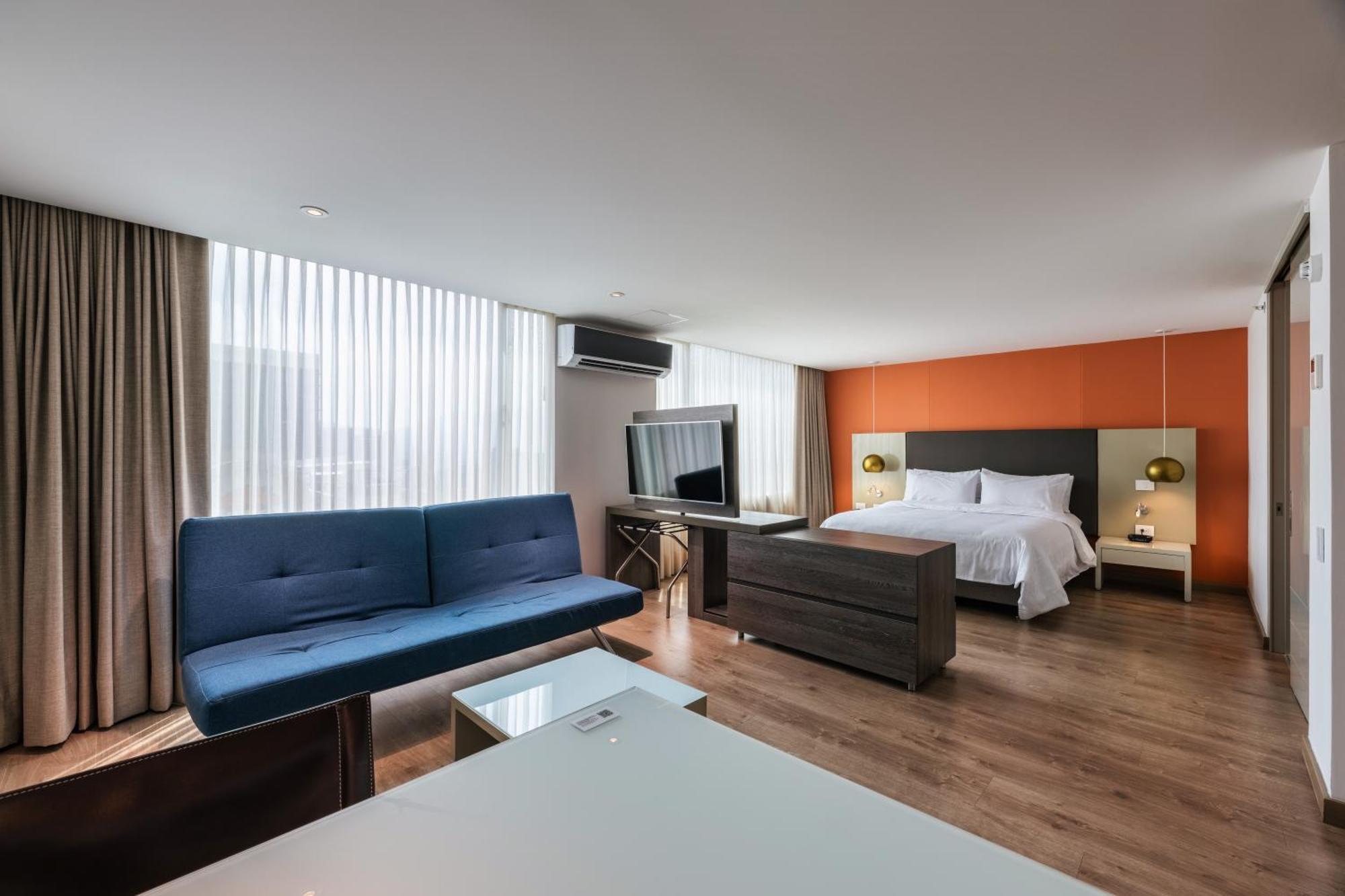 Hotel Holiday Inn Express & Suites Medellin By Ihg Exterior foto