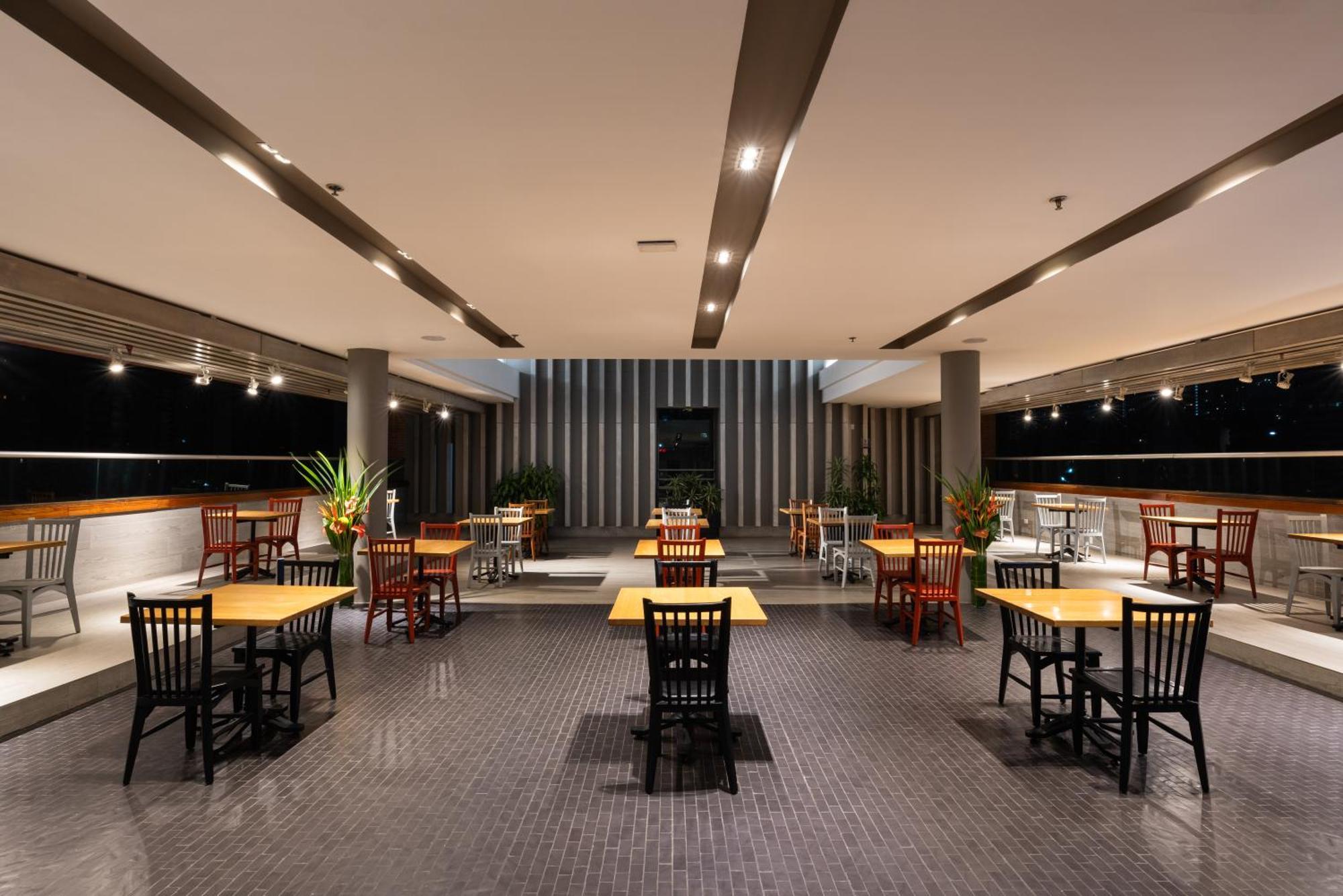 Hotel Holiday Inn Express & Suites Medellin By Ihg Exterior foto