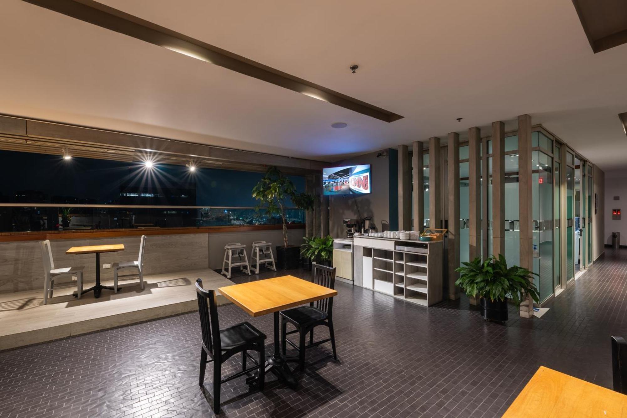Hotel Holiday Inn Express & Suites Medellin By Ihg Exterior foto
