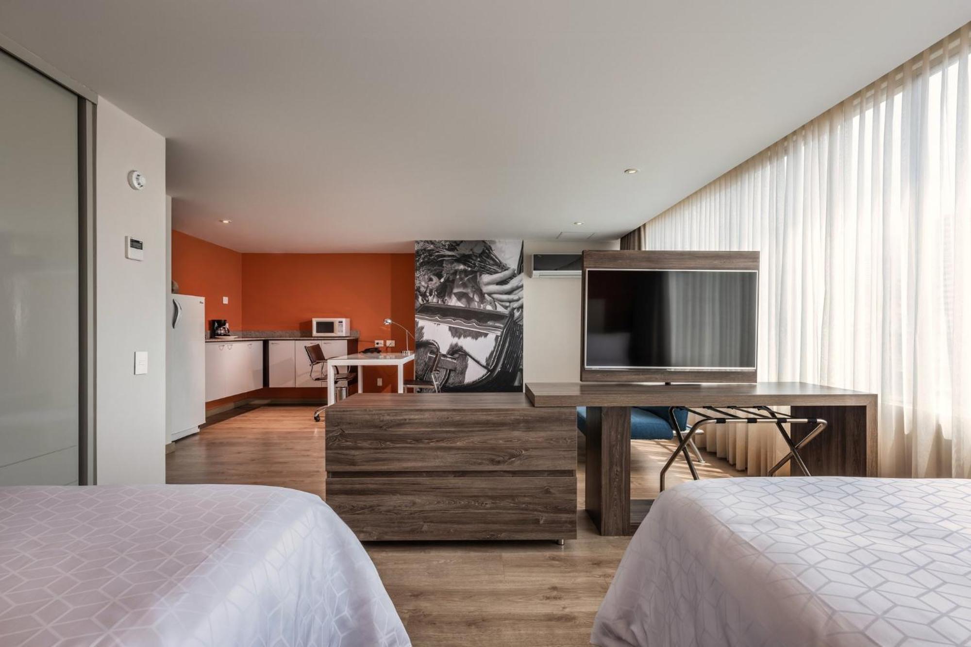 Hotel Holiday Inn Express & Suites Medellin By Ihg Exterior foto