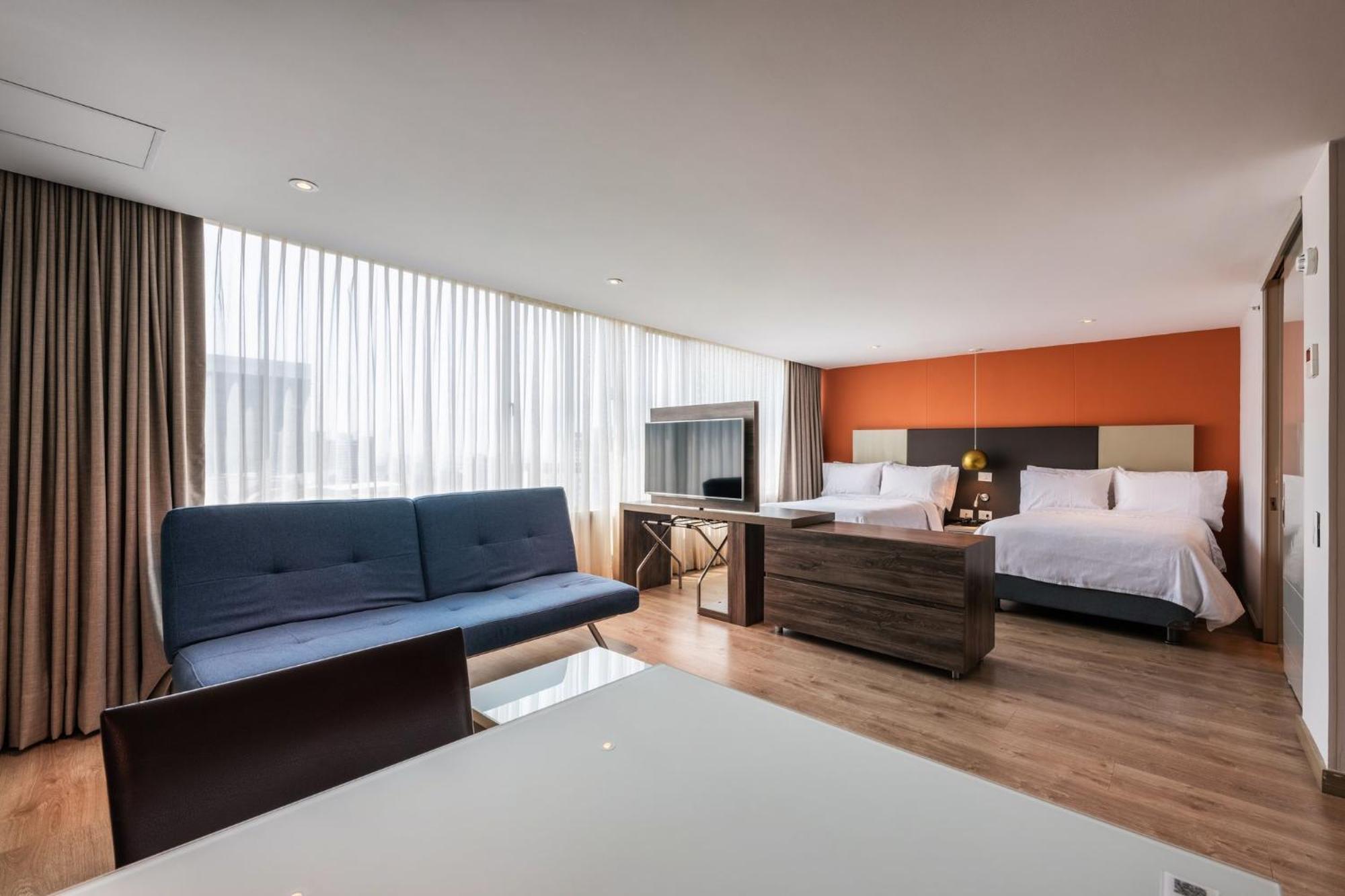 Hotel Holiday Inn Express & Suites Medellin By Ihg Exterior foto