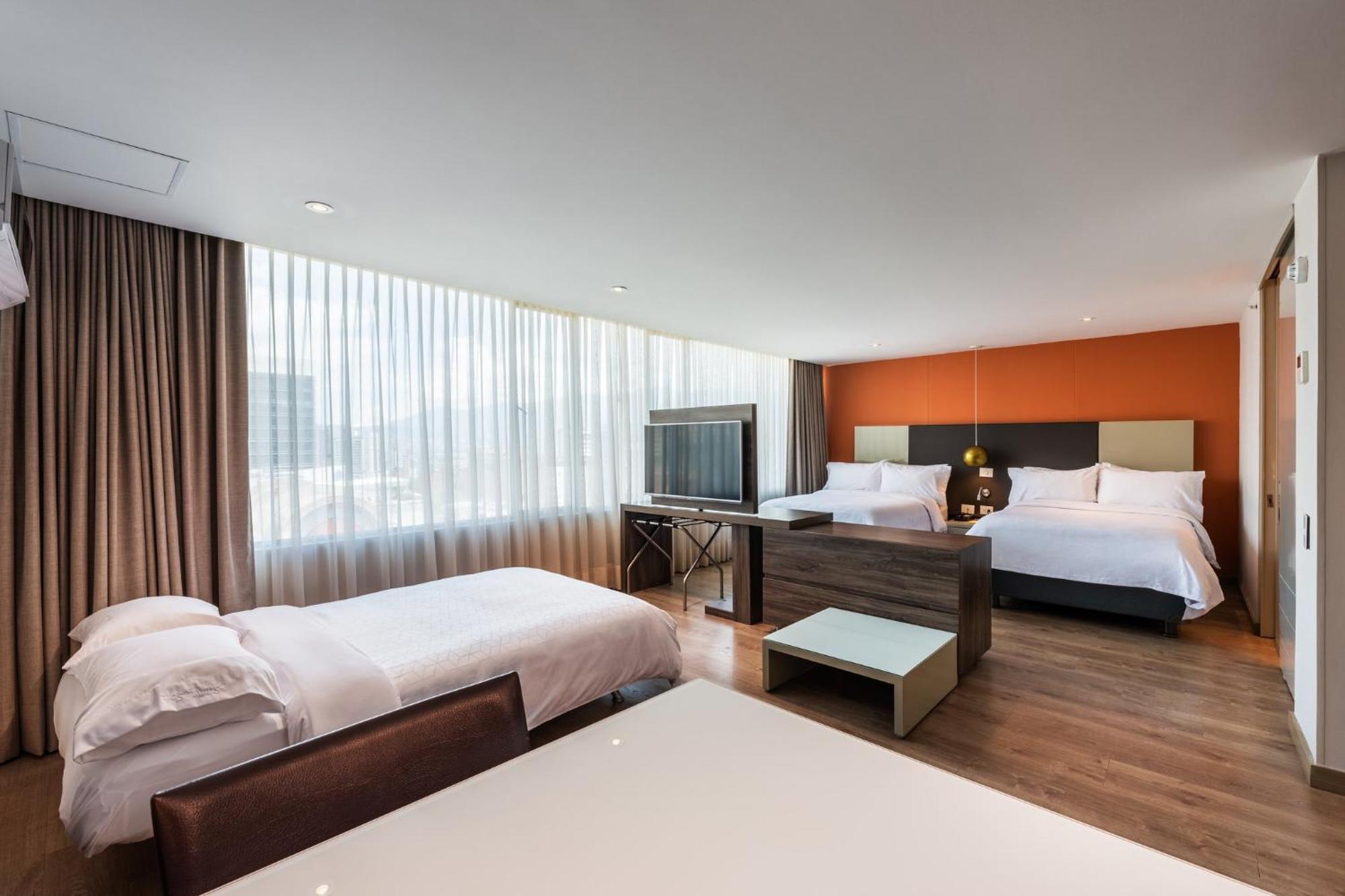 Hotel Holiday Inn Express & Suites Medellin By Ihg Exterior foto