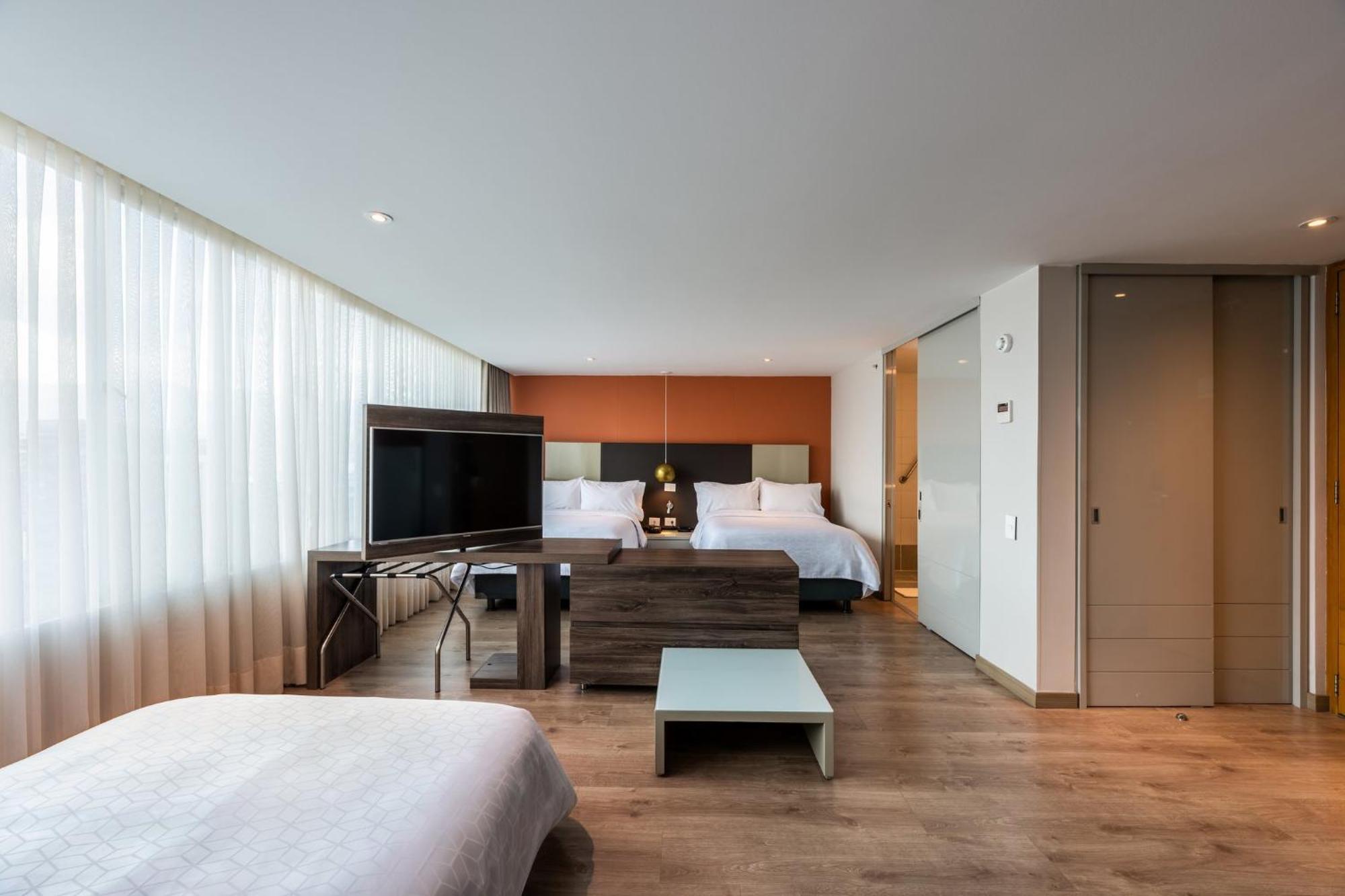Hotel Holiday Inn Express & Suites Medellin By Ihg Exterior foto